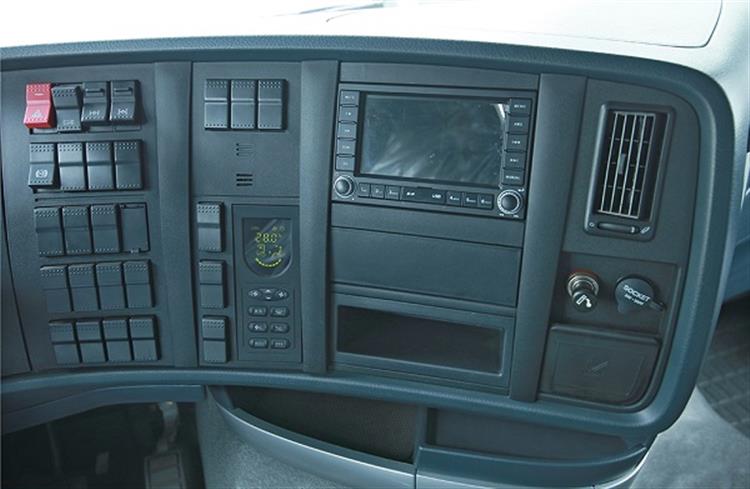 Xe tải thùng Howo 4 chân 371hp A7